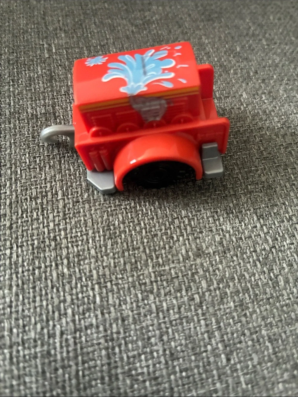 Thomas & Friends Flynn Toy Fire Truck Accessory - Compact Pull-Back Vehicle